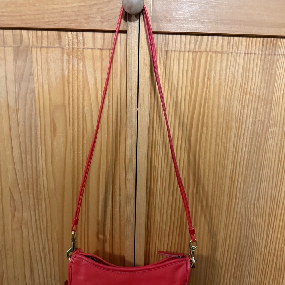 LAST CHANCE CLOSET CLOSING Vintage USA Coach Swinger Coral Red Orange Leather - Picture 5 of 12